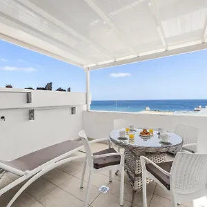 Apartment Stunning 2 Bedroom Duplex Close To Main With Seaviews, Puerto del Carmen (Lanzarote)